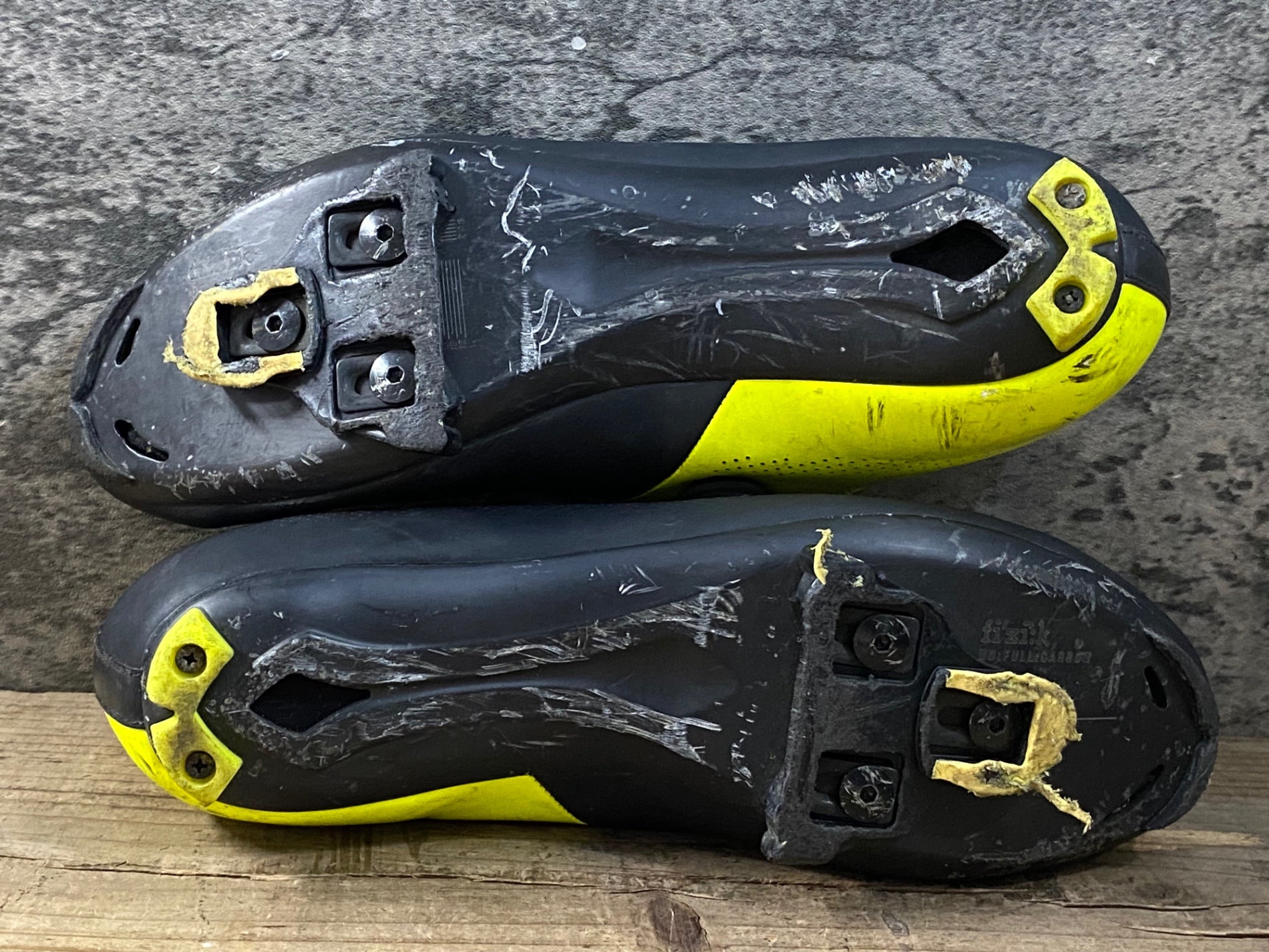 KG701 フィジーク fizik ARIA R3 ビンディングシューズ 黒黄 EU44.5