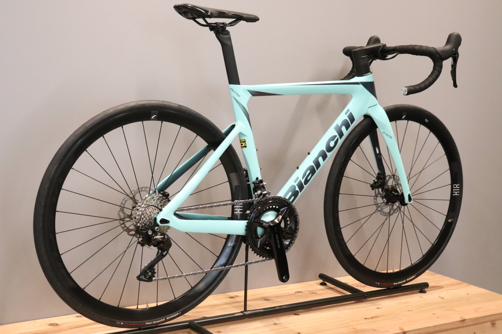 ビアンキ Bianchi ロードバイク ディスクブレーキ　50　引取OK 未使用 ビアンキ BIANCHI オルトレ レース OLTRE RACE 2025 50サイズ