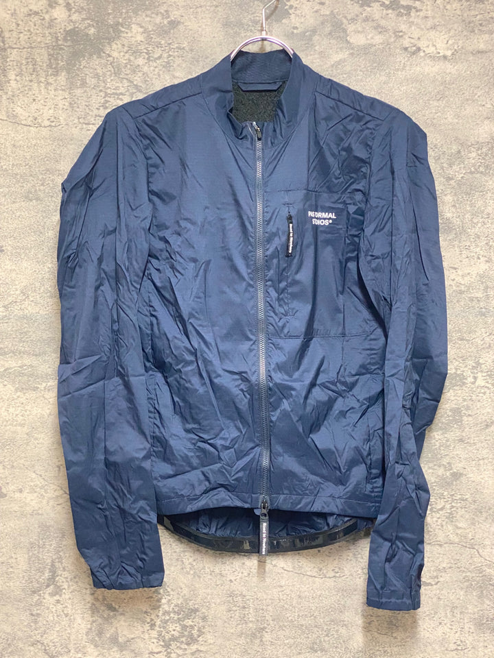KM708 パスノーマルスタジオ PAS NORMAL STUDIOS ESSENTIAL INSULATED JACKET 長袖 ウィンドブレーカー 紺 S