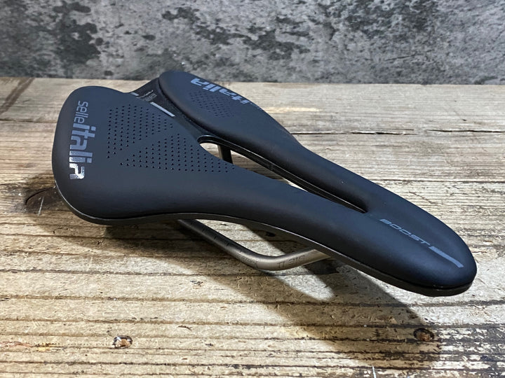 KC307 セライタリア selle italia NOVUS EVO BOOST SUPERFLOW サドル 黒 145mm L3 Ti316 レール