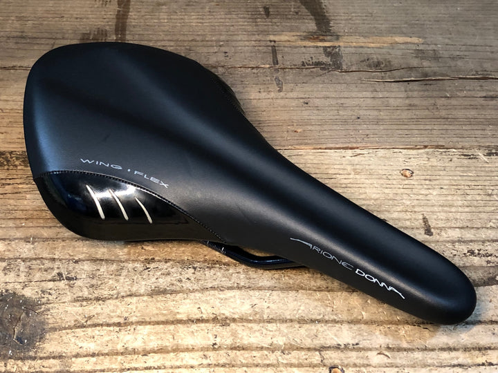 JS781 フィジーク FIZIK ARIONE DONNA サドル MANGANESEレール 147mm
