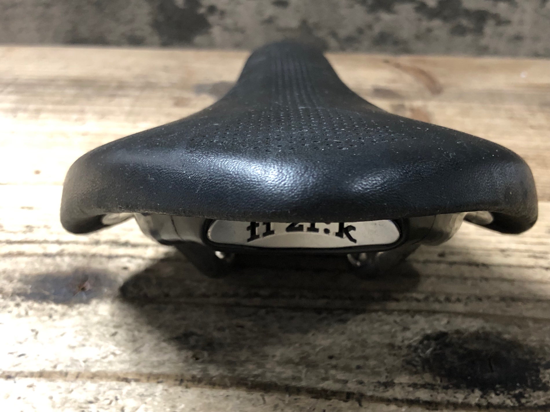 KD073 フィジーク fizik アリオネ ARIONE WIND FREX サドル 黒 kium