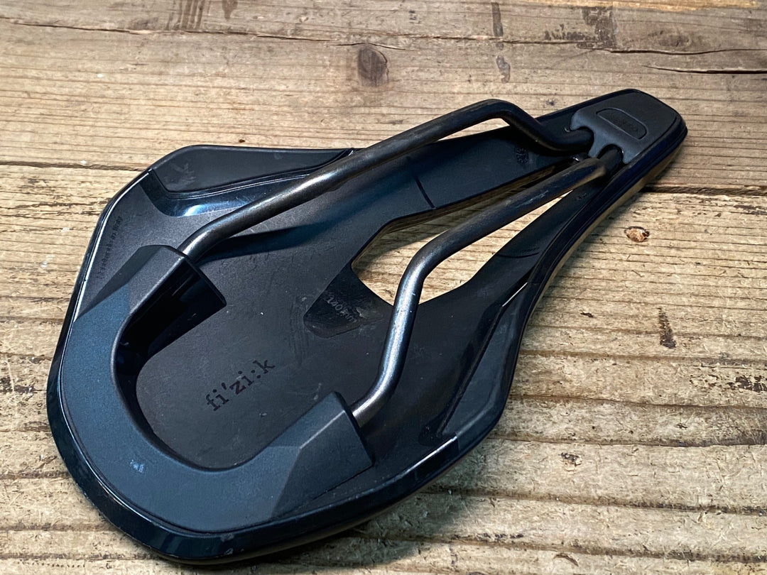 JQ050 フィジーク fizik VENTO ARGO R3 kium サドル 黒 140mm