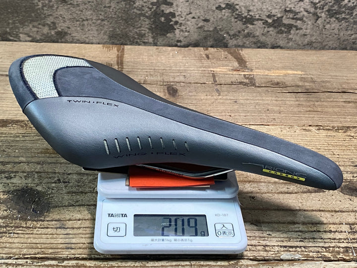 JR322 フィジーク fizik ARIONE CARBON サドル グレー Ti reinforced レール