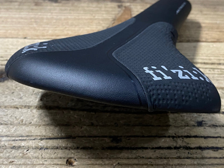 KQ629 フィジーク fizik ARIONE R3 サドル 黒 kium 150mm
