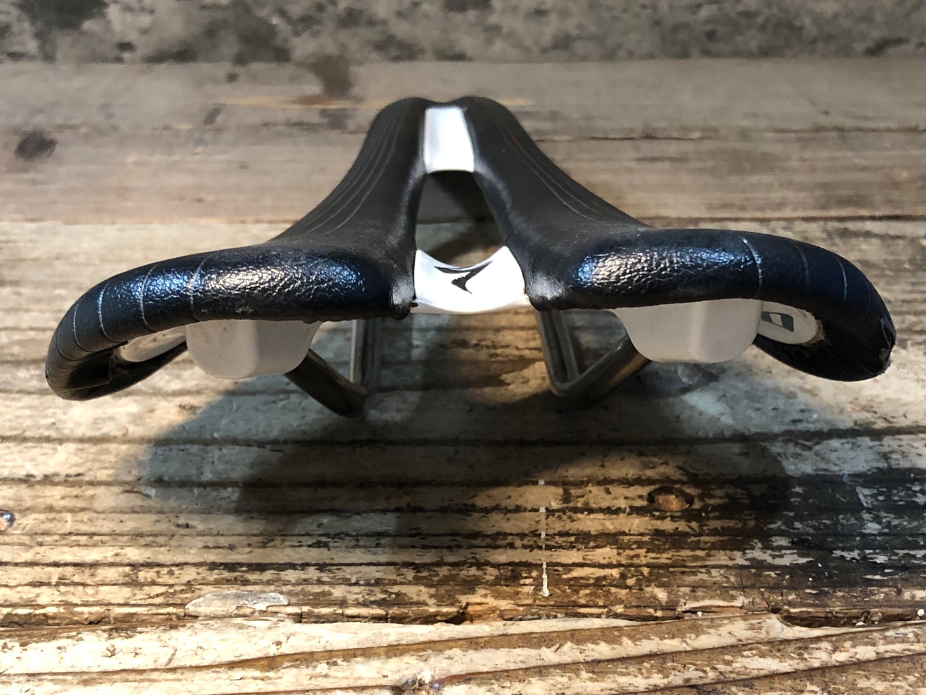 JR130 スペシャライズド SPECIALIZED ROMIN expert サドル 黒 143mm