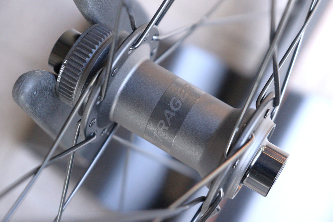 ボントレガー BONTRAGER アイオロス エリート AEOLUS ELITE 35 TLR DISC カーボン チューブレスレディ ホイールセット シマノ11S/12S 19C 【横浜店】