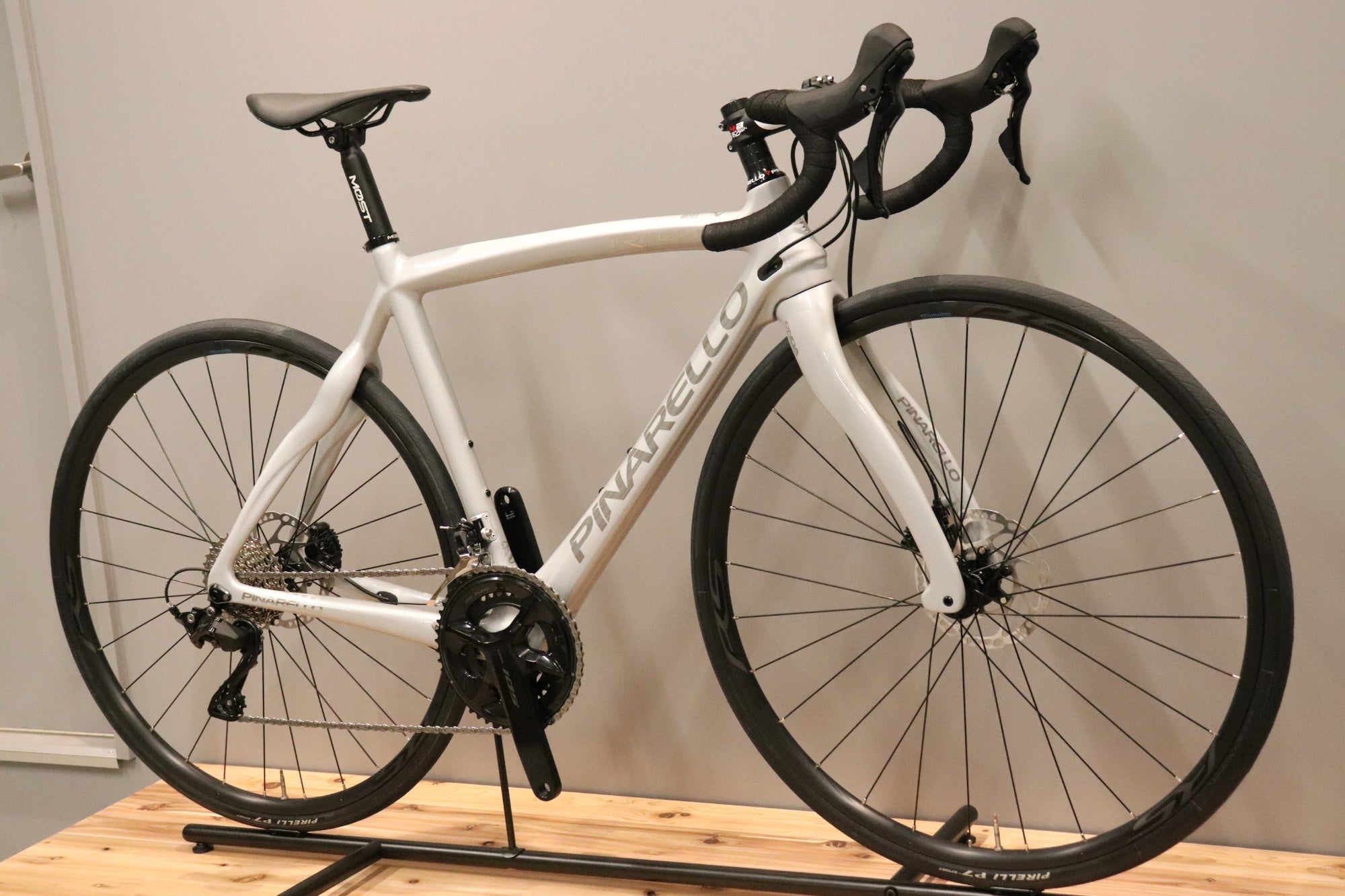ピナレロ PINARELLO RAZHA DISK 105 ロードバイク T600 自転車