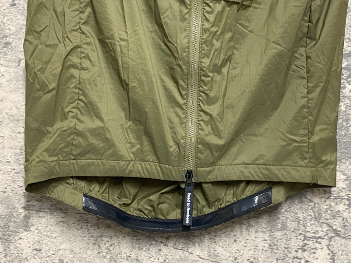 KM710 パスノーマルスタジオ PAS NORMAL STUDIOS ESSENTIAL INSULATED GILET サイクルベスト ジレ カーキ S