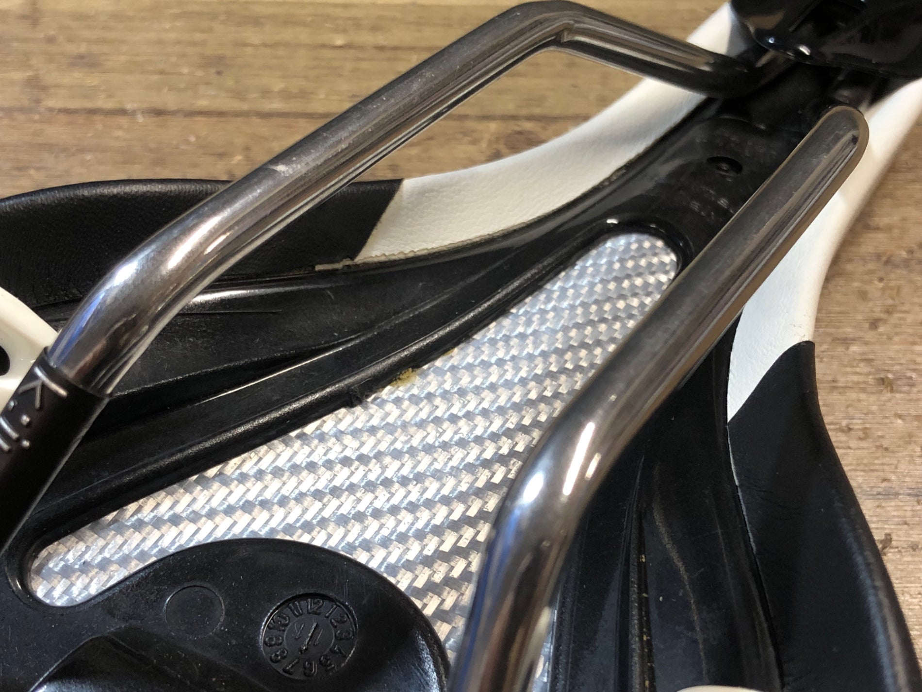 JV712 フィジーク fizik ALIANTE GAMMA kium サドル 黒 白 – BICI