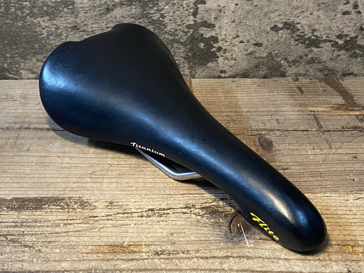 JO654 セライタリア Selle Italia フライト チタニウム FLITE Titanium サドル チタンレール 黒 側面ガリ傷