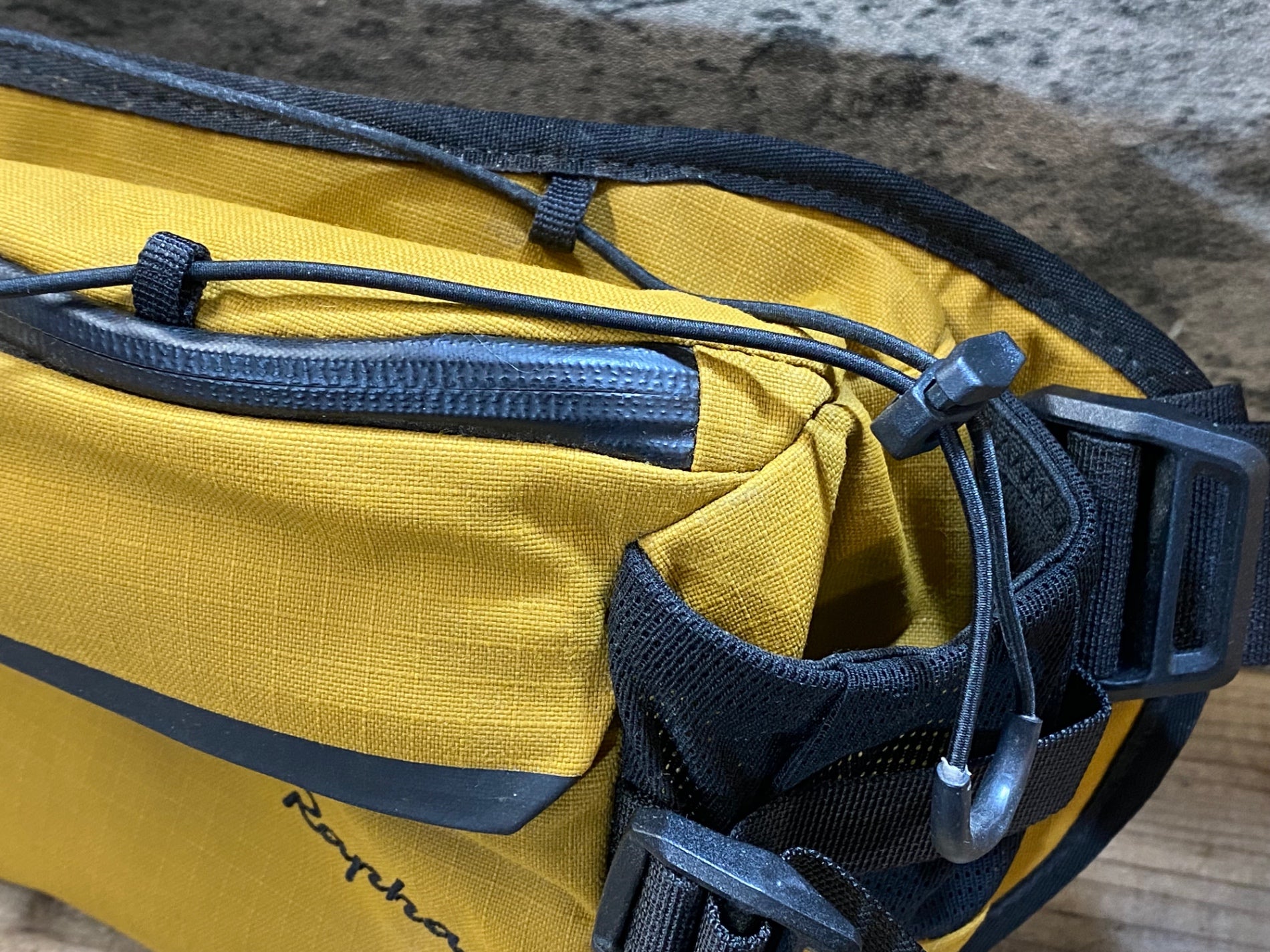 JW717 ラファ Rapha TRAIL HIP PACK ウエストポーチ オークル – BICI