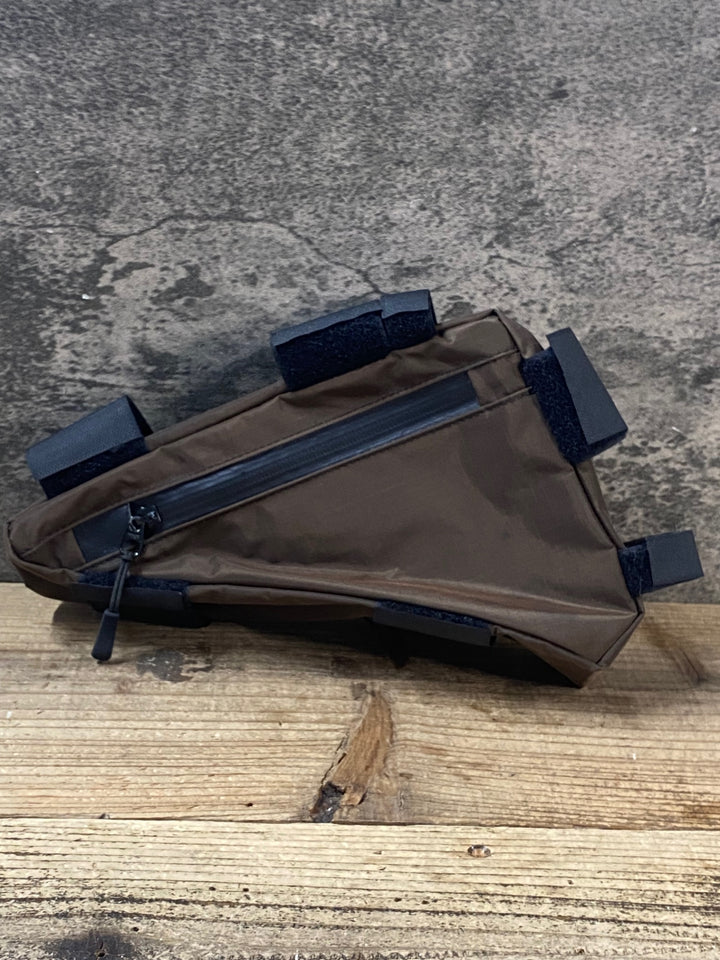 JV341 フェアウェザー FAIRWEATHER フレームバッグ 茶