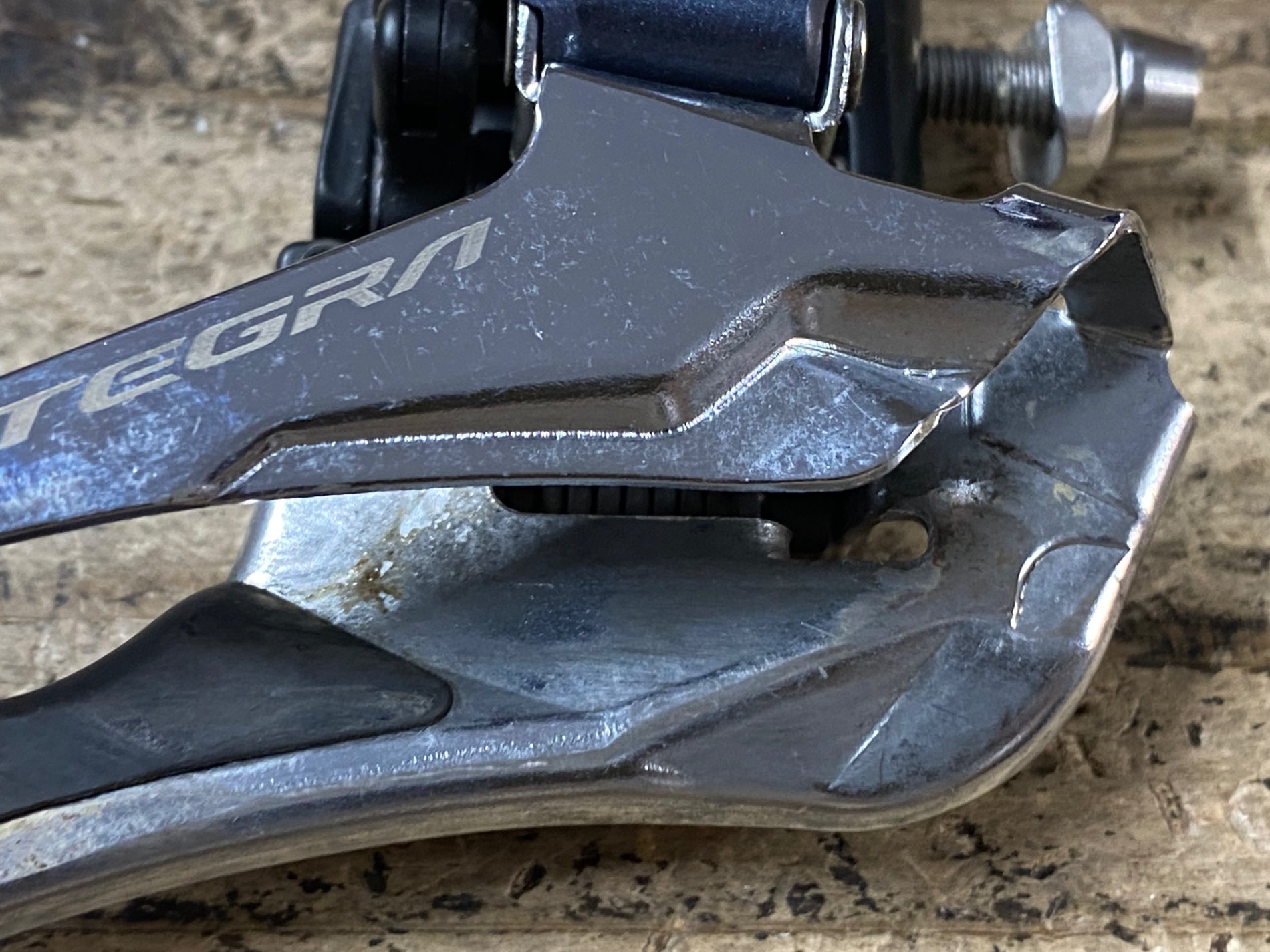 JP738 シマノ SHIMANO アルテグラ FD-R8000 フロントディレイラー 直付