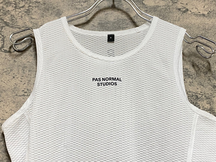 KM709 パスノーマルスタジオ PAS NORMAL STUDIOS SLEEVELESS BASELAYER ノースリーブ ベースレイヤー 白 S メッシュ