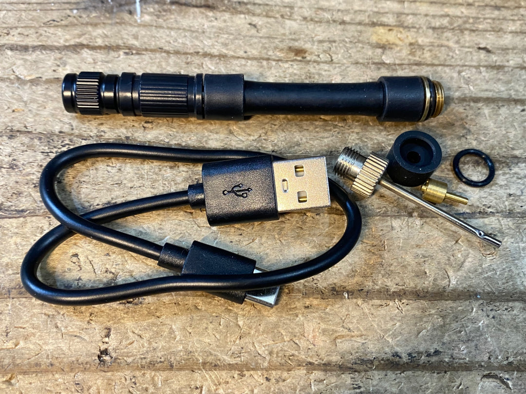 JX841 サイクプラス CYCPLUS AS2 pro 携帯ポンプ 電動ポンプ 空気入れ 動作確認済み ※シリコンカバータバコ臭