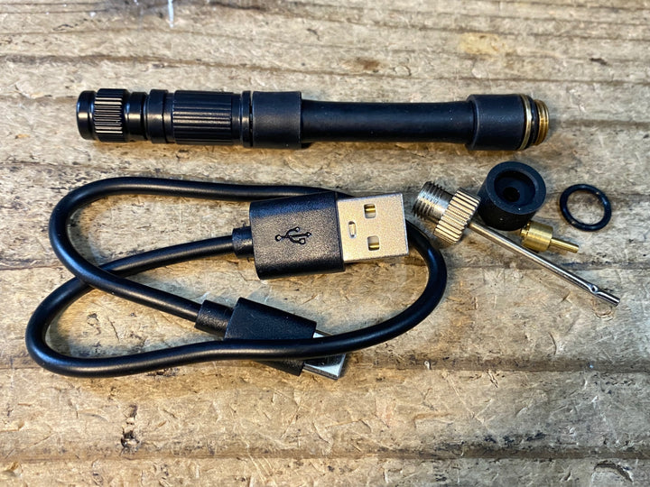 JX841 サイクプラス CYCPLUS AS2 pro 携帯ポンプ 電動ポンプ 空気入れ 動作確認済み ※シリコンカバータバコ臭