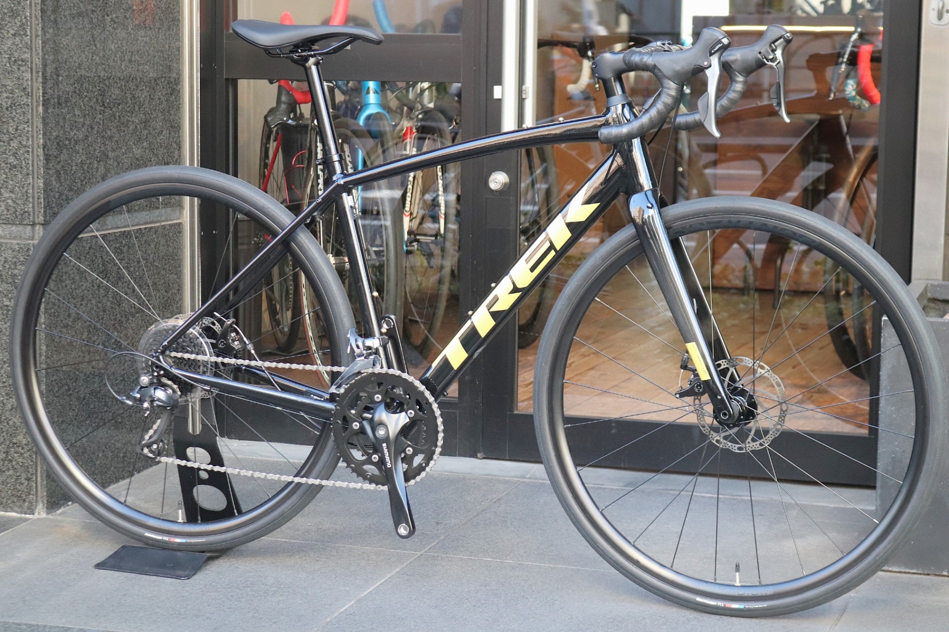 TREK DOMANE AL2 Rim サイズ56cm ロードバイク　青森 TREK DOMANE AL2 Rim サイズ56cm ロードバイク 青森 TREK