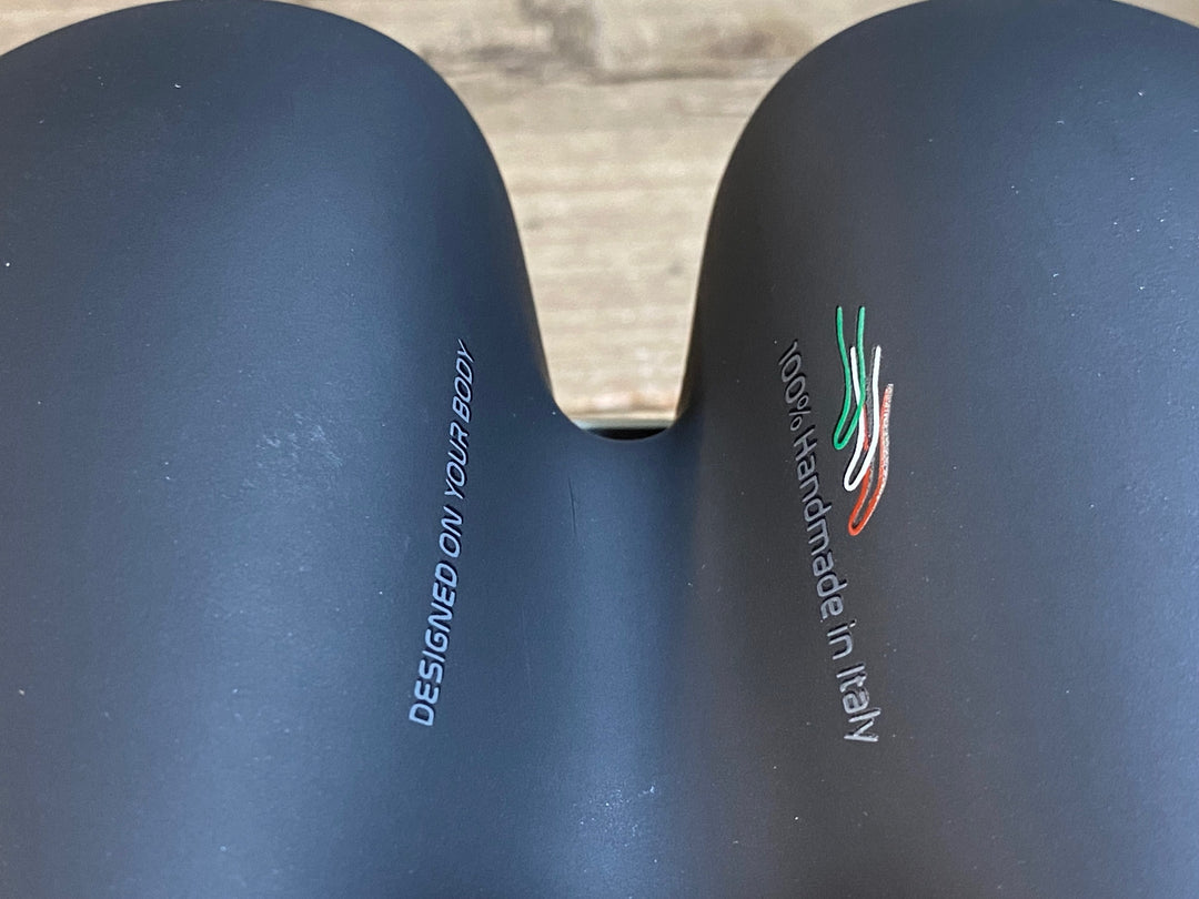 KB005 SELLE SMP TRK GEL サドル 177mm