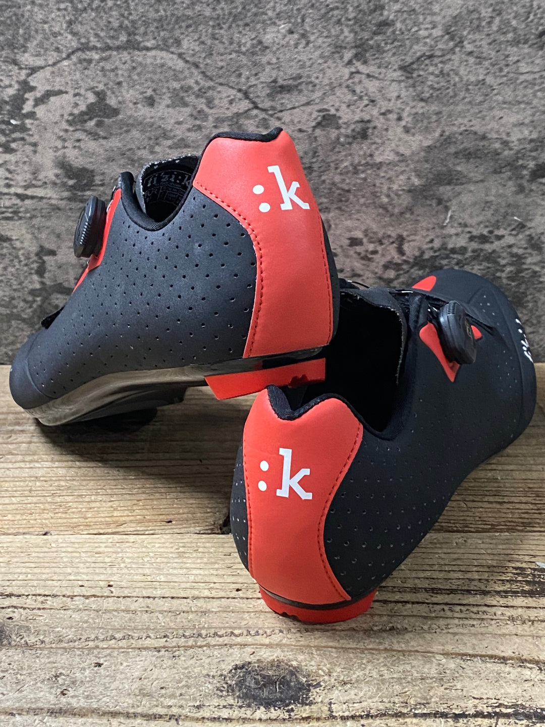 KI043 フィジーク fizik R5 BOA MAN ビンディングシューズ 3穴 黒赤 EU45
