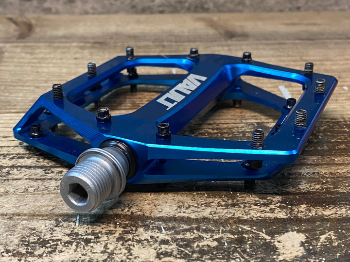 JJ105 DMR VAULT フラットペダル 青