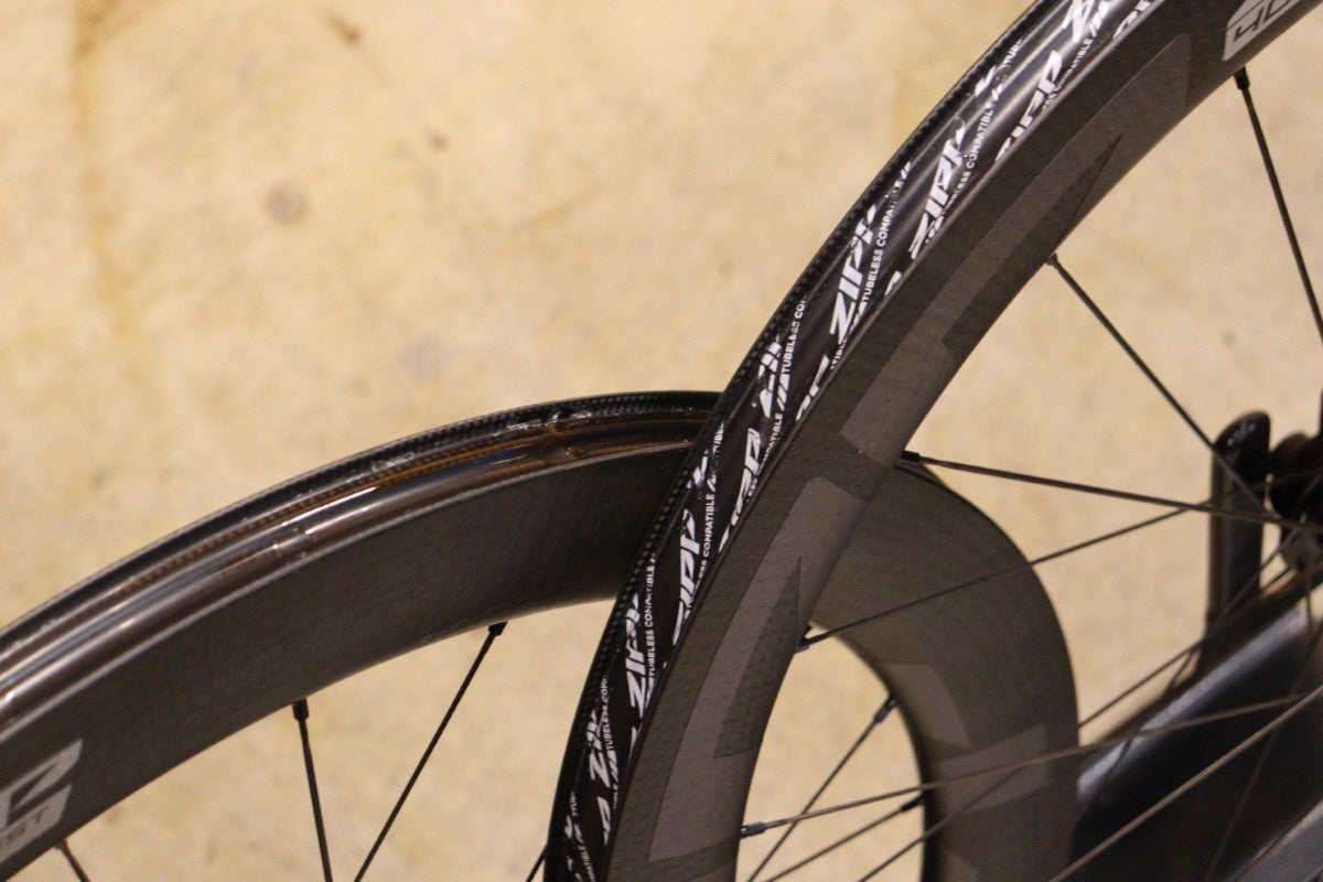 ZIPP 404 Firecrest フックレスホイール　シマノ11〜12速 ZIPP 404 FireCrest Tubeless Discブレーキ | トライアスロンのこと