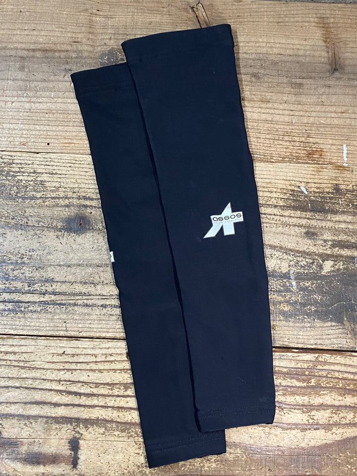 JV135 アソス ASSOS アームウォーマー 黒 サイズ不明 裏起毛
