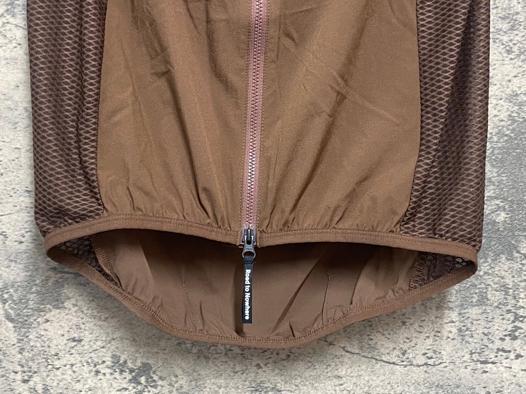 KA739 パスノーマルスタジオ PAS NORMAL STUDIOS Mechanism Stow Away Gilet サイクルベスト ジレ 茶 M