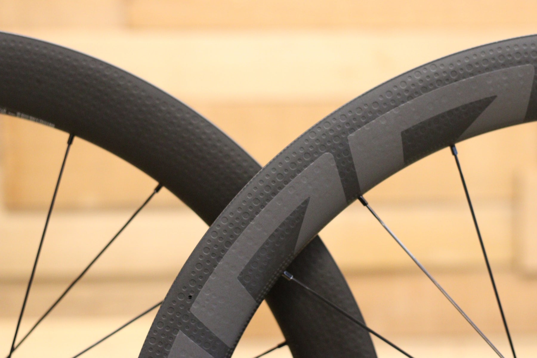 ジップ ZIPP 303 XPLR SW カーボン チューブレスレディ グラベル