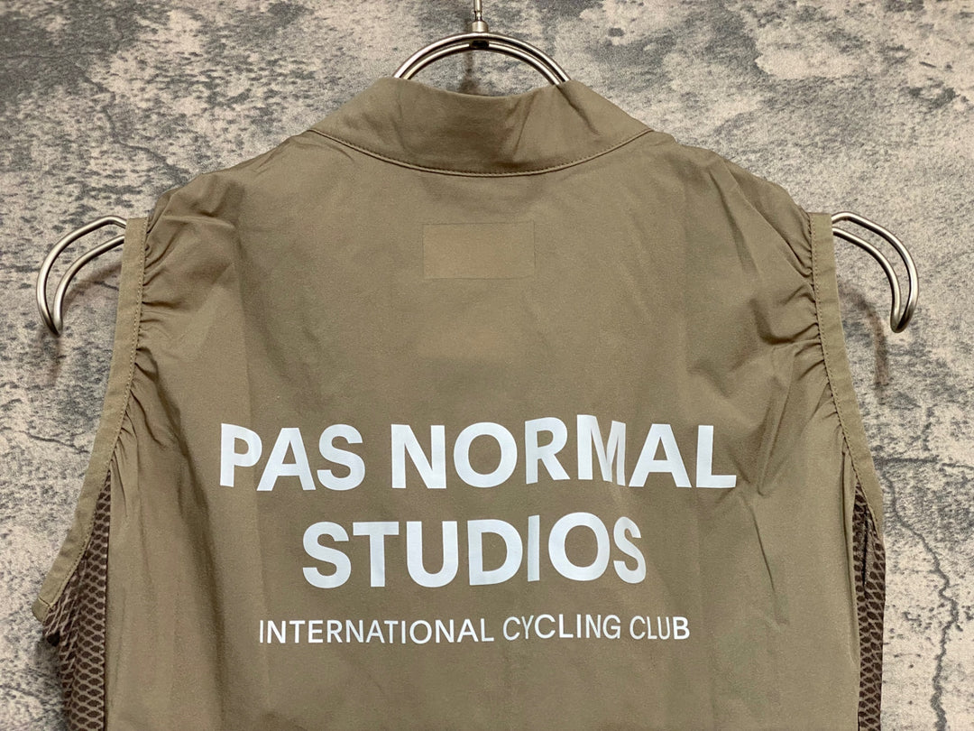 JY512 パスノーマルスタジオ PAS NORMAL STUDIOS Mechanism Stow Away Gilet ジレ サイクルベスト ベージュ M