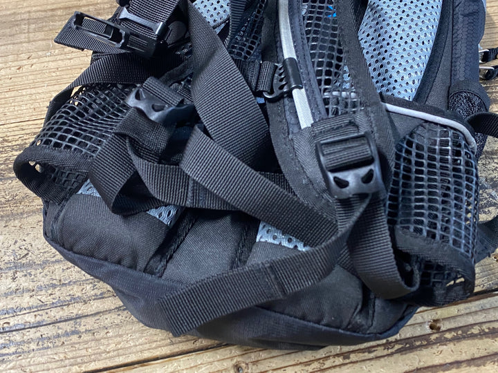 KE816 ドイター deuter RACE リュック バックパック 黒 グレー