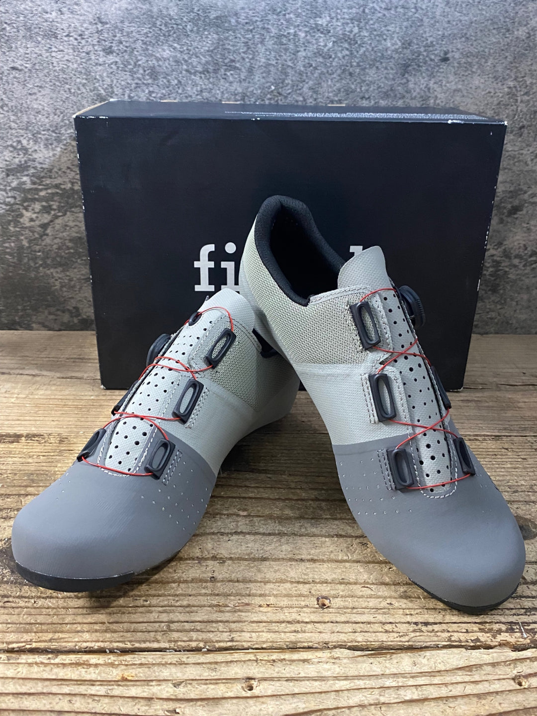 KK389 フィジーク fizik TEMPO OVERCURVE R4 SHOES ビンディングシューズ 3穴 グレー EU42