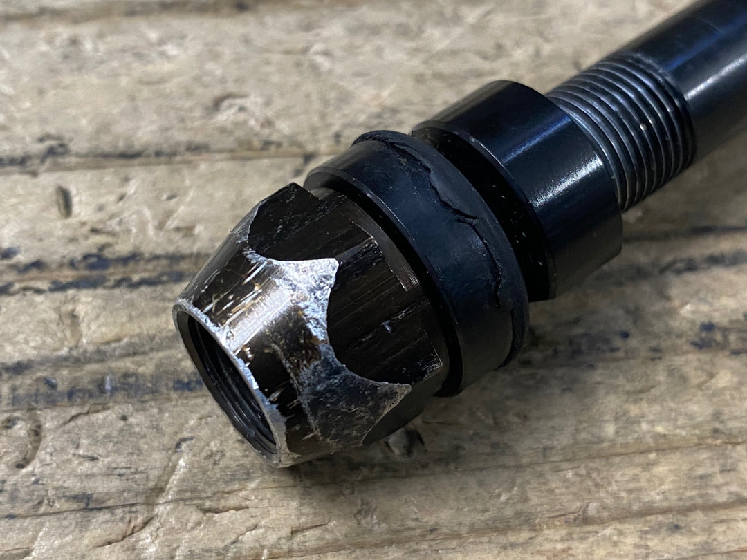 KR445 カートキネティック Kurt Kinetic Traxle Fine T-2100 固定ローラー用 スルーアクスル 12mm