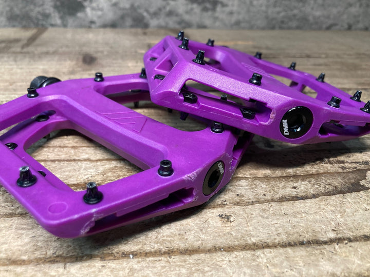 JP678 DMR V11 樹脂 フラットペダル 紫 MTB ピン付き