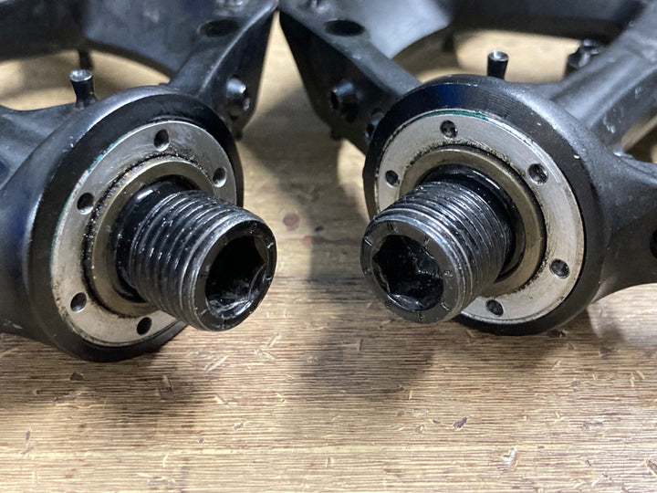 KQ605 スペシャライズド SPECIALIZED BOOMSLANG PLATFORM フラットペダル 黒