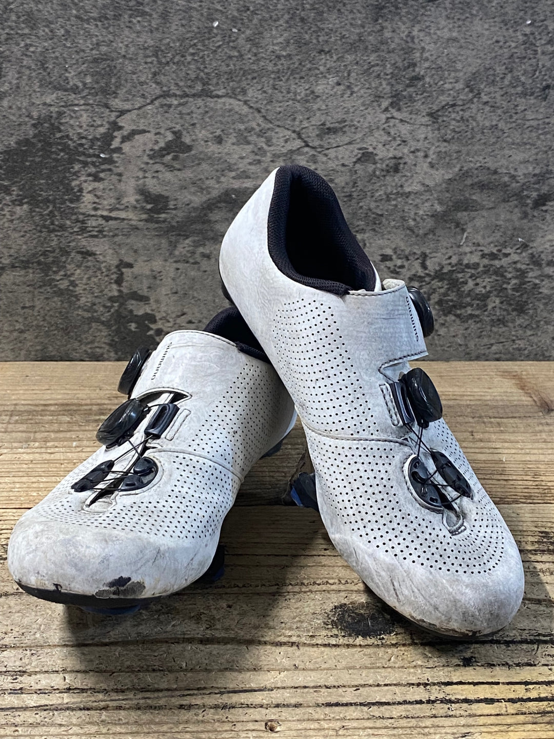 KL370 シマノ SHIMANO SH-RC701 ビンディングシューズ 白 EU41 ※アウトソール 擦れ傷