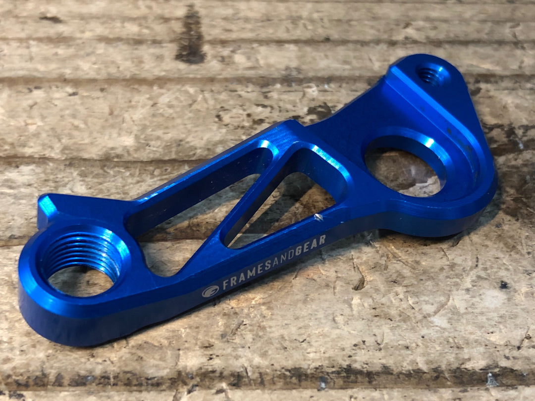 JR055 FRAMES AND GEAR SPD-TH1 ダイレクトマウント ハンガー 青