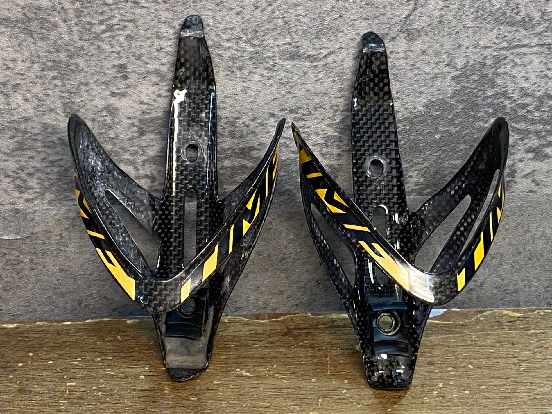 JP666 タイム TIME カーボンボトルケージ VIPカラー ペア – BICI AMORE