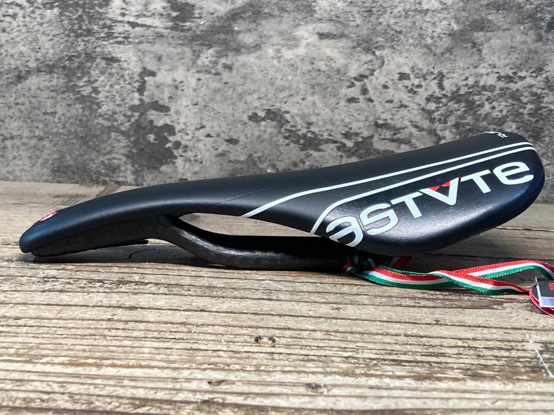 アスチュート TTサドル カーボンレール 【公式通販】