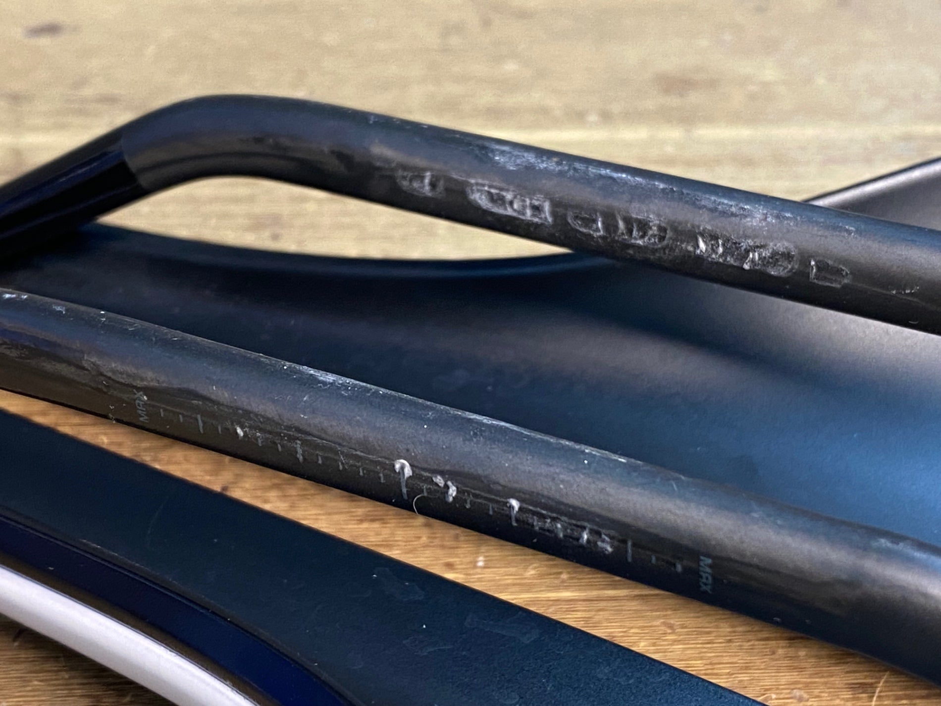 JO409 ボントレガー BONTRAGER AEOLUS PRO カーボンレール サドル