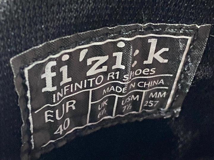 KE273 フィジーク Fizik インフィニート INFINITO R1 ビンディングシューズ EU40 3穴 白