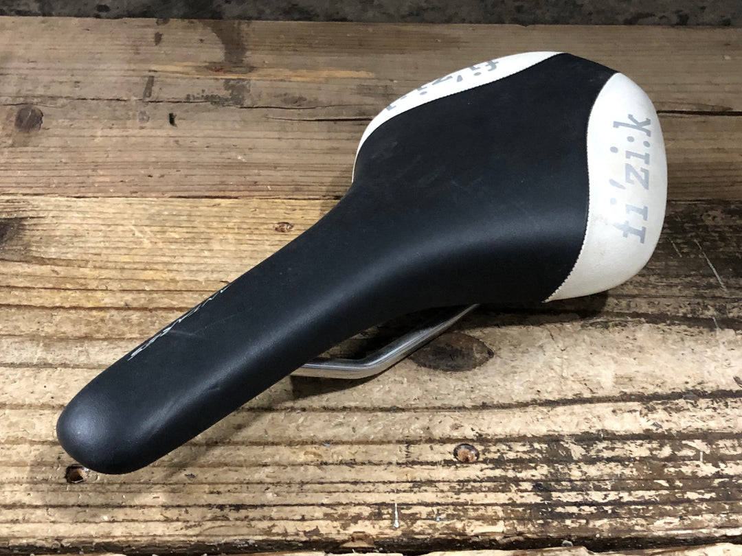 KJ372 フィジーク fizik アンタレス ANTARES サドル 黒白 kiumレール
