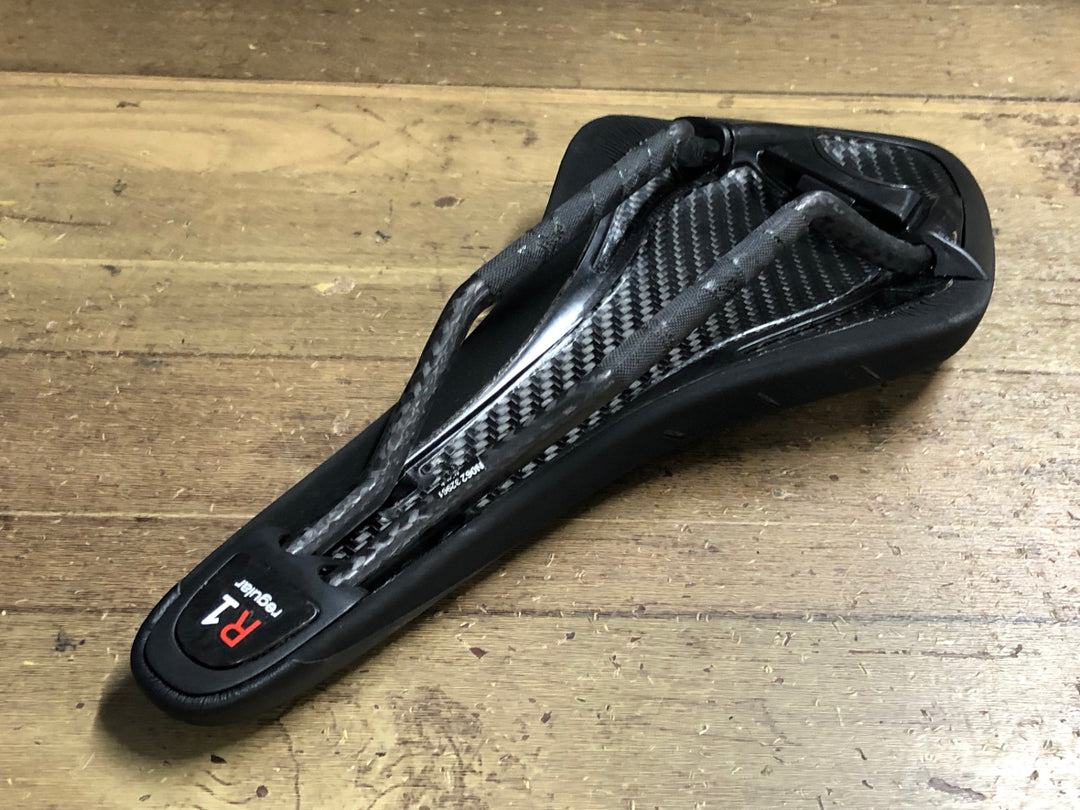 KM291 フィジーク fizik アリオネ ARIONE R1 サドル カーボンレール 黒 128mm
