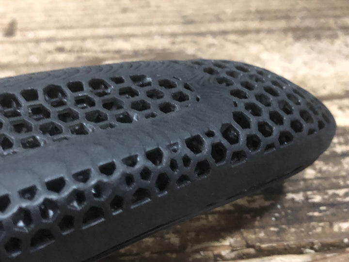 JP946 フィジーク fizik VENTO ANTARES R1 ADAPTIVE 150mm カーボンレール サドル ※レールにクラックの疑い