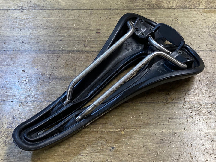 KP371 Selle SMP hell s サドル 黒 138mm aisi 304 tubeレール