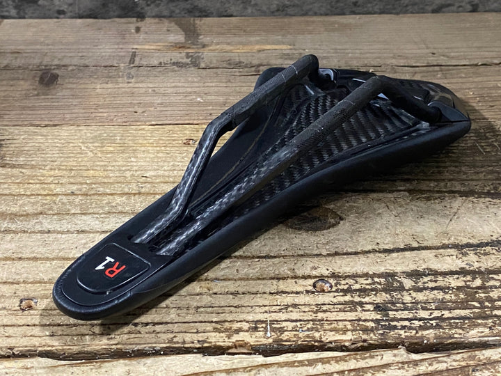 KI740 フィジーク fizik アリオネ ARIONE R1 サドル 126mm カーボンレール