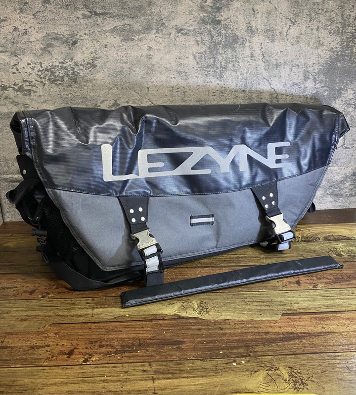 JJ661 レザイン LEZYNE メッセンジャー バッグ