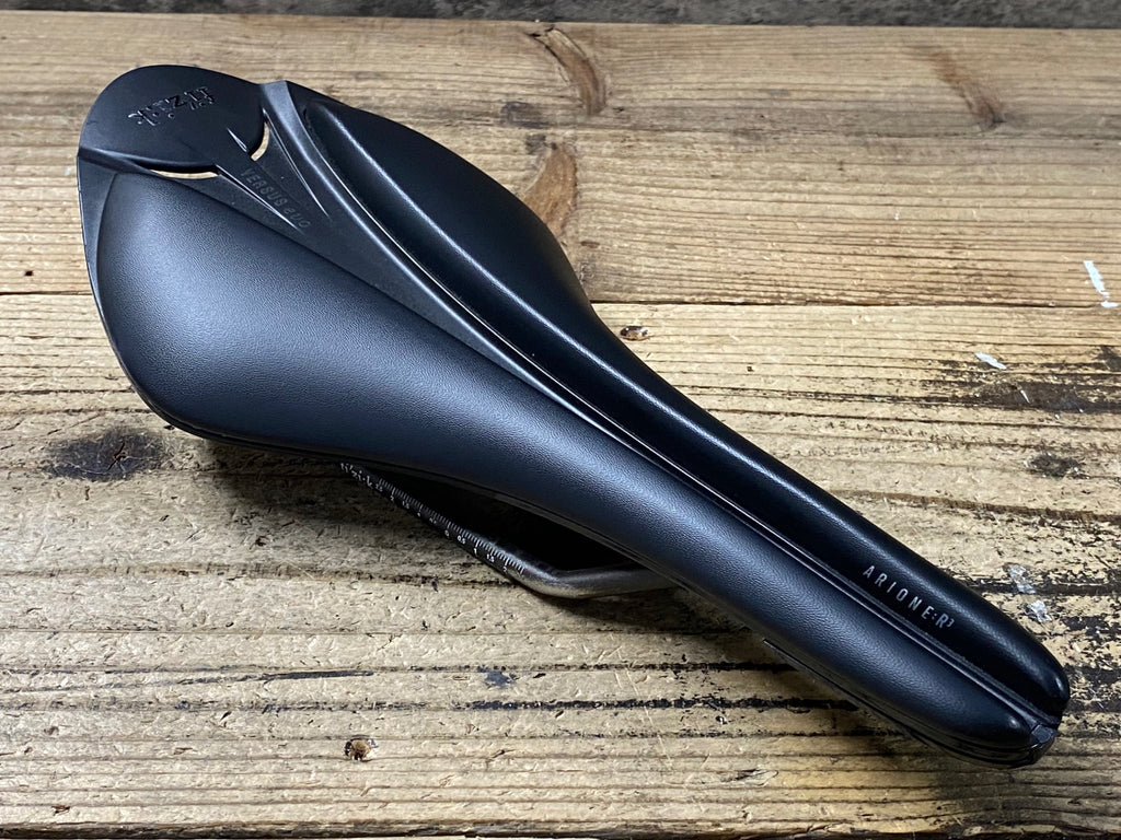 KO601 フィジーク fizik アリオネ ARIONE R3 VERSUS evo サドル 黒