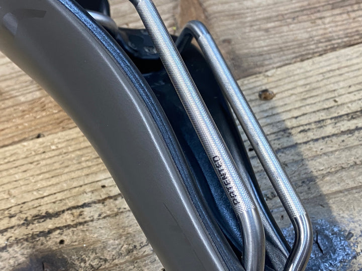 JZ347 SELLE SMP ヘル HELL サドル グレー aisi 304 tubeレール