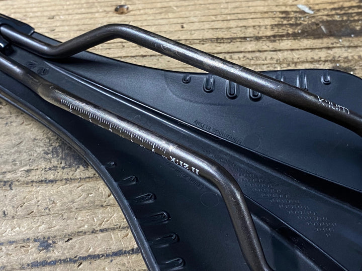 KO601 フィジーク fizik アリオネ ARIONE R3 VERSUS evo サドル 黒 kium